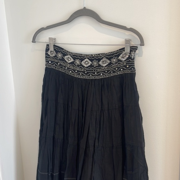 MAGIC Gorgeous Black Midi Bejeweled Skirt Size Small - Picture 2 of 6